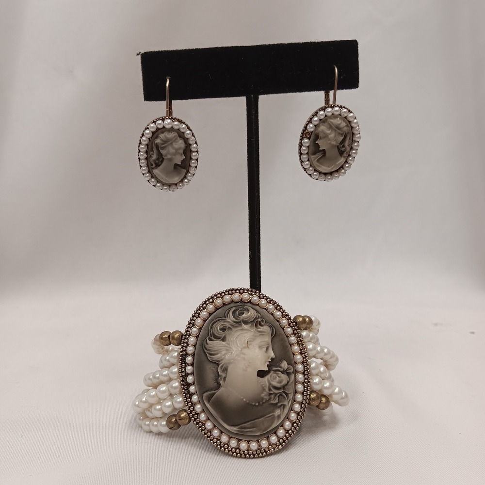 Cameo Bracelet And Earrings Set [1052]